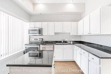 Main picture of 70 W 6th Ave