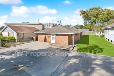 Main picture of 124 Lake Ave