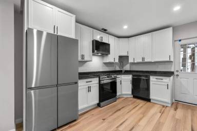 Main picture of 15 N Bradford St