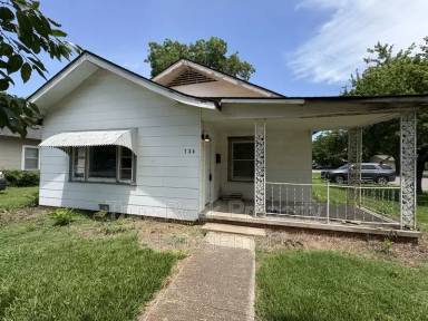 Main picture of 730 E 14th St