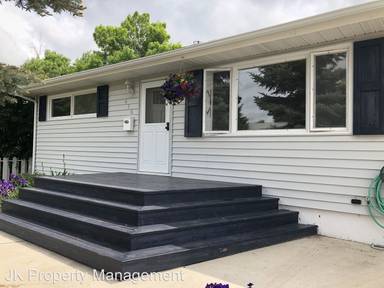 Main picture of 416 23rd Ave NE