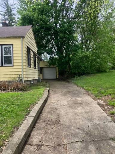 Main picture of 925 E Mulberry St