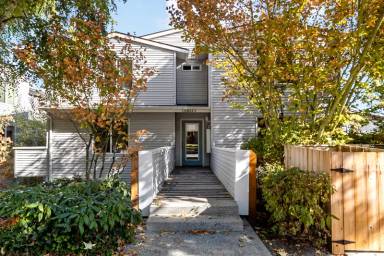 Main picture of 12054 Roosevelt Way NE