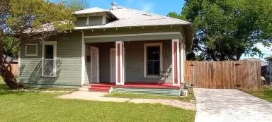 Main picture of 1521 E Cannon St