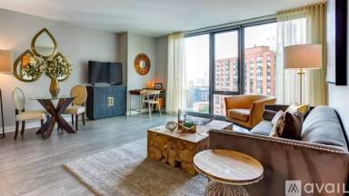 Main picture of 888 S Michigan Ave