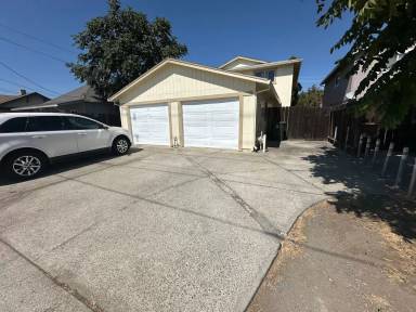 Main picture of 504 W 10th St
