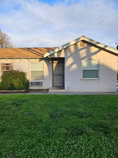 Main picture of 134-140 Santa Ana Ave