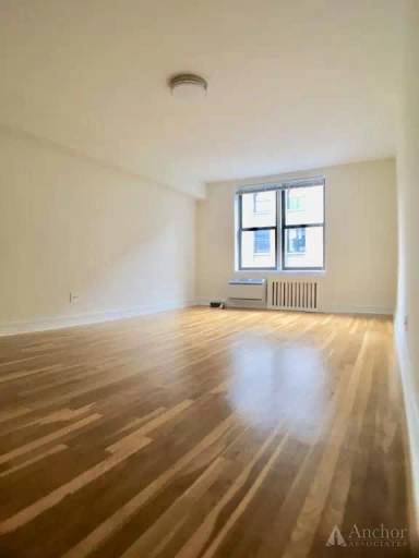Main picture of 151 W 16th St