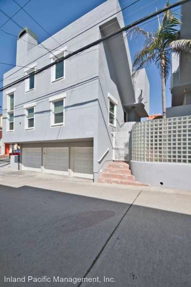 Main picture of 3220 Crest Dr