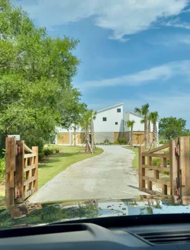 Main picture of 2461 Sol Legare Rd