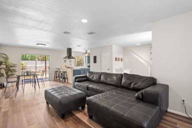 Main picture of 10415 Ashwood Dr