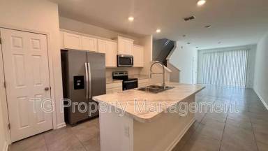 Main picture of 8281 Zenith Cir