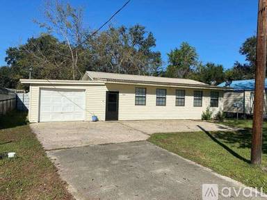 Main picture of 200 N Dubois Rd