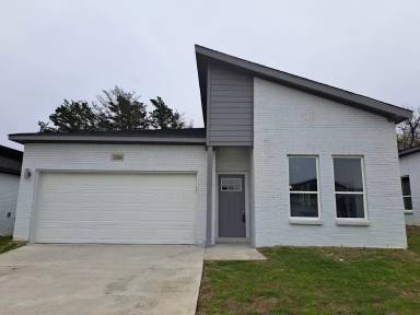 Main picture of 3210 Noor St