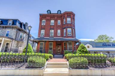 Main picture of 4106 Walnut St