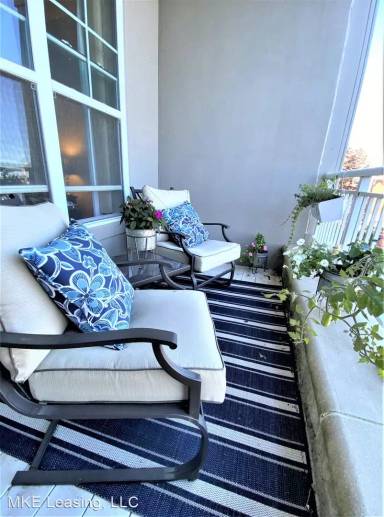Main picture of 3862 S Lake Dr