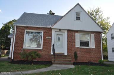 Main picture of 10712 Elmwood Ave