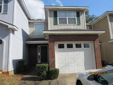 Main picture of 100 Pineridge Dr
