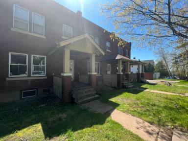 Main picture of 1726 E 5th St