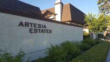 Main picture of 2433 Artesia Blvd