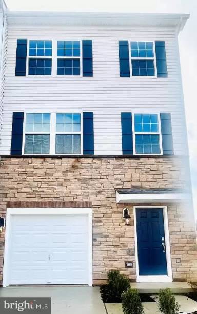 Main picture of 8325 Alexander Ct