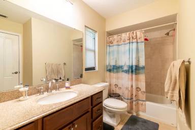 Main picture of 915 Woodleaf Way