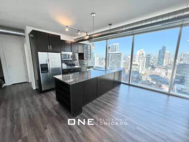 Main picture of 380 N La Salle Dr