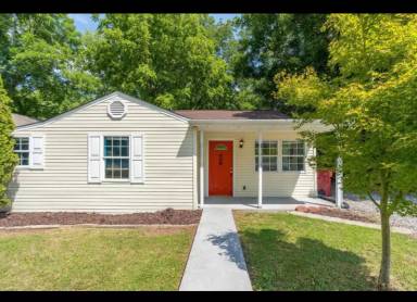 Main picture of 809 E Maple St