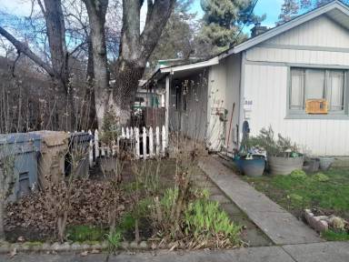 Main picture of 346 SW L St