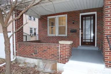 Main picture of 1618 Main St