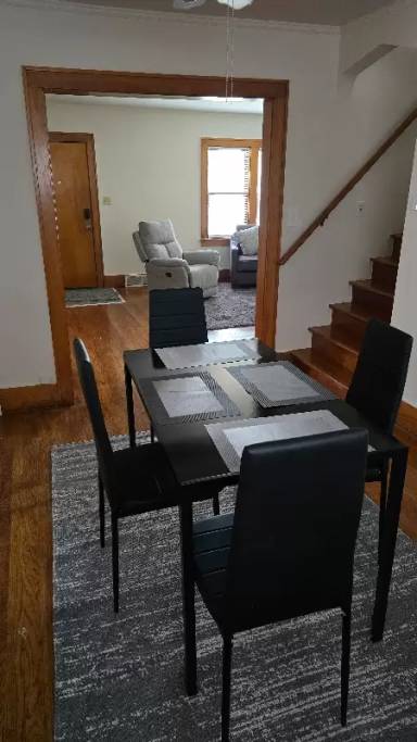 Main picture of 915 S 48th St