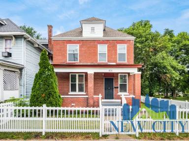 Main picture of 818 Sullivant Ave