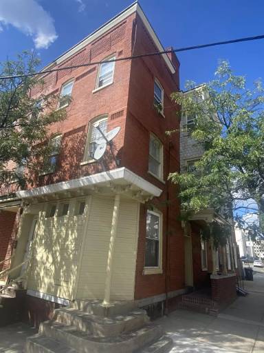 Main picture of 901 North Jefferson Street - B