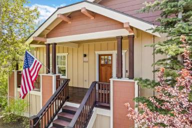 Main picture of 3532 SW Salmon Ave