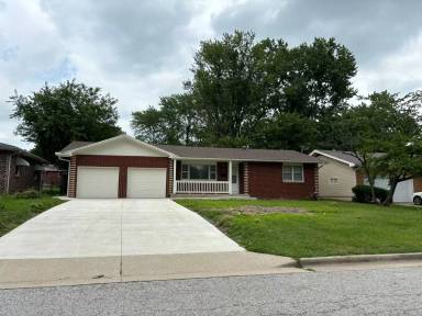 Main picture of 1562 S Sieger Dr