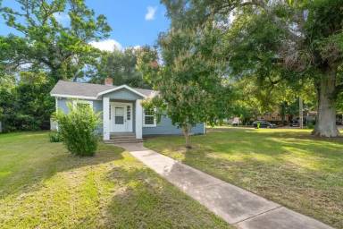 Main picture of 904 S 3rd St