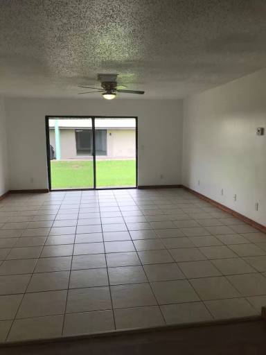 Main picture of Oaks Apartments at Naples