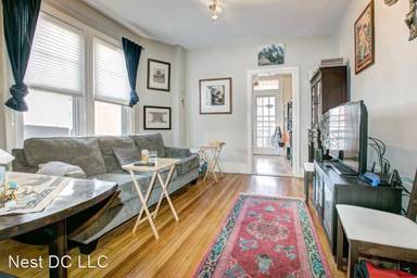 Main picture of 825 5th St NE