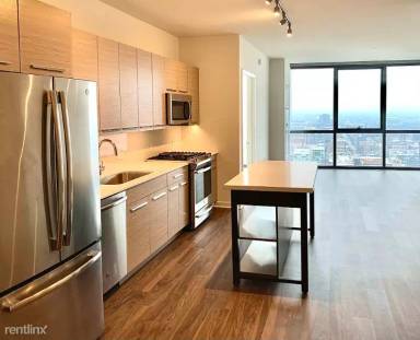 Main picture of 727 West Madison