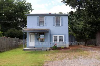 Main picture of 203 N New Hope Rd