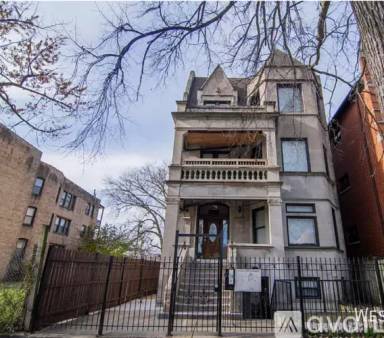 Main picture of 5172 S Michigan Ave
