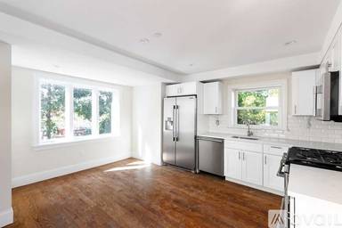 Main picture of 117 Centre St