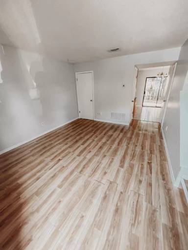Main picture of 611 Center St