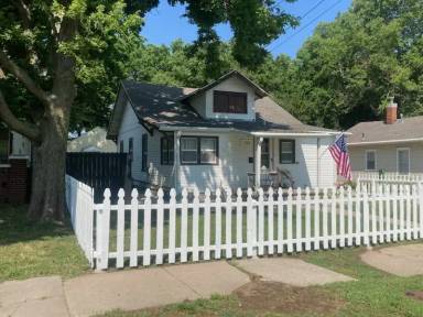 Main picture of 1738 N Jefferson St