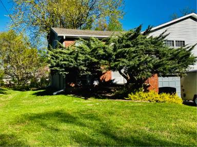 Main picture of 621 NE Lynn St