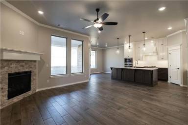 Main picture of 8325 Lambert Way