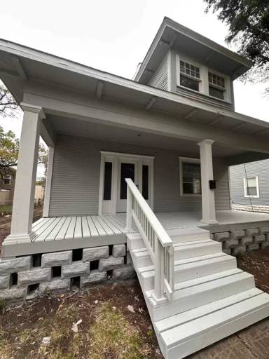 Main picture of 305 N Pennsylvania Ave