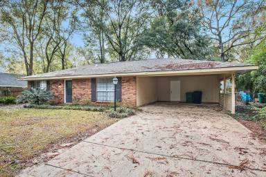 Main picture of 1915 S Jahncke Ave
