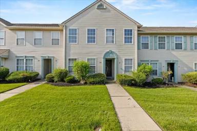 Main picture of 20 Foxglove Dr