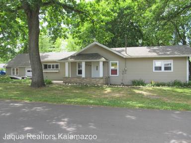 Main picture of 1400 Midland Dr